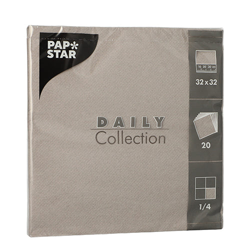 The 20 napkins “DAILY Collection” (32x32 cm, 1/4-fold) by PAPSTAR GmbH come in a stylish light brown packaging with silver and white text, perfect for an elegant table decoration.
