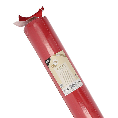 Eine Rolle Tischdecke "ROYAL Collection" der PAPSTAR GmbH, 20 m x 1,18 m, in der Farbe Rot mit beigem Etikett und teilweise aufgewickelter Oberkante, aus hochwertigem PV-Tissue Mix für eine stoffähnliche Haptik.