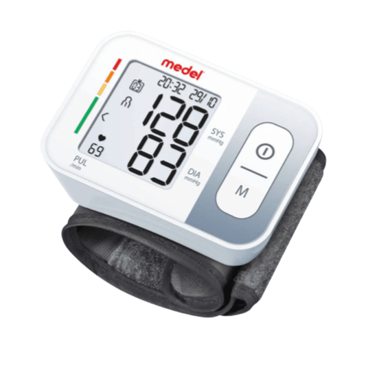 Ein automatisches Medel Quick Handgelenk-Blutdruckmessgerät, das einen systolischen Druck von 129, einen diastolischen Druck von 85 und eine Pulsrate von Beurer GmbH misst.