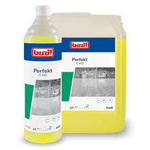 Abgebildet sind zwei Gebinde des Buzil Perfekt G 440 Alkalischer Intensiv-Kraftreiniger Bodenreiniger der BUZIL-WERK Wagner GmbH & Co. KG. Die kleinere, eine Ein-Liter-Flasche mit Schraubverschluss und der größere Kunststoffkanister sind mit Etiketten versehen, die Bilder aus der industriellen Umgebung zeigen. Besonders wirksam ist dieser Reiniger auf öl- und fetthaltigen Oberflächen.