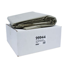 Eine sauber gefaltete grüne Plane, reißfest und wiederverwendbar, liegt auf einem weißen rechteckigen Karton. Auf dem Karton befindet sich ein Etikett mit der Aufschrift „DEISS Wertstoffsammelsack Typ-100, 99944, 2500 Liter – 2500 Liter | Karton (20 Säcke)“ und einem zusätzlichen Text mit Angaben zu Größe und Gewicht des Inhalts.