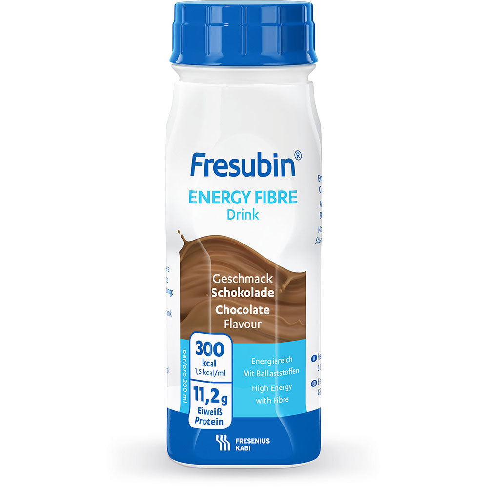 Ar bhuidéal 200 ml deoch snáithín fuinnimh Fresubin ó Fresenius Kabi Deutschland GmbH le blas seacláide, tá 300 kcal agus 11.2 g próitéin ar an lipéad, tá an buidéal bán le buaicphointí gorma agus donn.