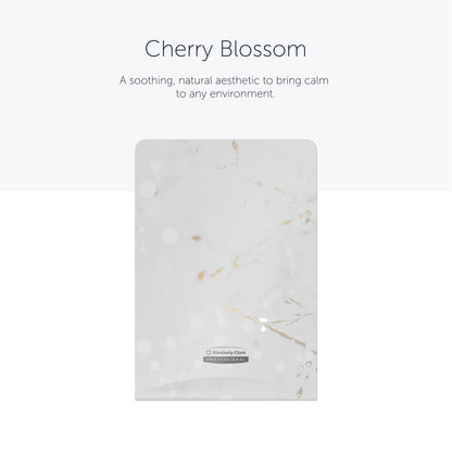 Tá dearadh marmor bán-liath le béimeanna óir ar an pláta aghaidhe Kimberly-Clark Professional™ Icon™ Dispenser Faceplate-eSkinCare (20.32 x 27.30 x 3.81 cm) ó Kimberly-Clark GmbH, rud a thugann teagmháil suaimhneach, galánta do gach cithfholcadán.