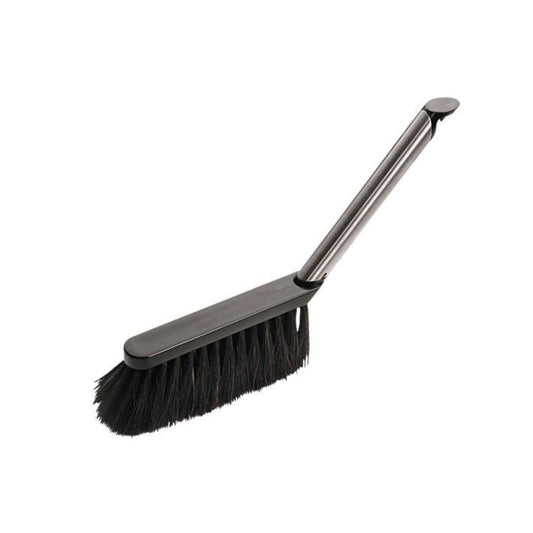 Der Auslaufartikel: HANDBESEN von Haug Bürsten KG verfügt über einen Edelstahlgriff, weiche 70/30 Rosshaar/Polymex-Borsten und einen abgewinkelten Kopf, abgebildet auf einem schlichten weißen Hintergrund.