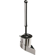 Die Haug Bürsten KG WC-WANDGARNITUR,M.BÜRSTE 61333 VERCHROMT (115x100x410mm) zeichnet sich durch einen modernen, eckigen Sockel, einen aufrechten Griff mit rundem Ende und einen Ring für leichten Halt aus. Alles in einem eleganten Chromdesign.