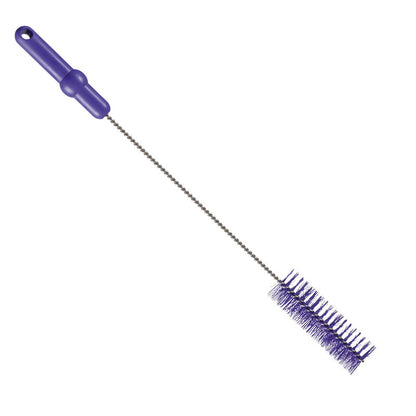 Tá láimhseáil phlaisteach corcra, gas miotail fada casta agus brístí sorcóireacha corcra dlúth ag an Haug Bürsten KG ROHRBÜRSTE, ø 0,50MM MITTEL, 500Xø40MM, foirfe mar scuab ghlantacháin do phíobáin agus ar chúlra bán.