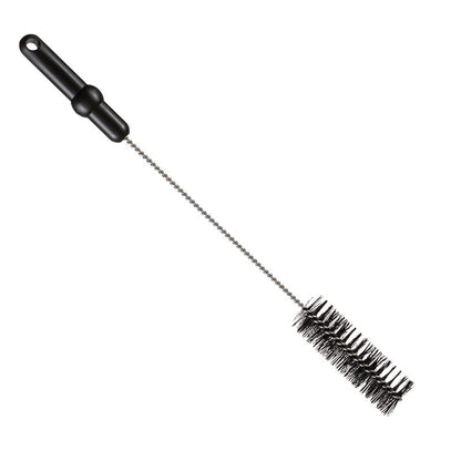 Tá láimhseáil phlaisteach dhubh, seafta miotail casta agus brístí sorcóireacha dubha dlúth ag ROHRBÜRSTE, ø 0,50MM MITTEL, 500Xø40MM ó Haug Bürsten KG - iontach mar scuab ghlantacháin píobáin. Léirithe aonraithe ar chúlra bán.