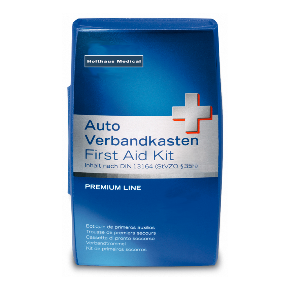 A blue-white box with the inscription “Holthaus Premium First Aid Kit | Package (1 piece)” indicates its temperature-resistant and shatterproof nature. An additional multilingual text provides information about the contents and compliance with DIN 13164 (StVZO §35h). In the upper left corner is the brand name “Holthaus Medical GmbH & Co. KG”.