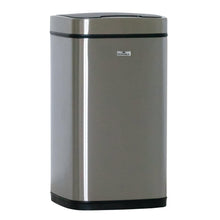 Der Novocal Sensor Abfalleimer ist ein automatischer 12-Liter-Edelstahlabfalleimer mit eleganter, reflektierender silberner Oberfläche und schwarzem Deckel, der sich durch handfreie Bedienung und modernes Design auszeichnet. Marke: Novocal.