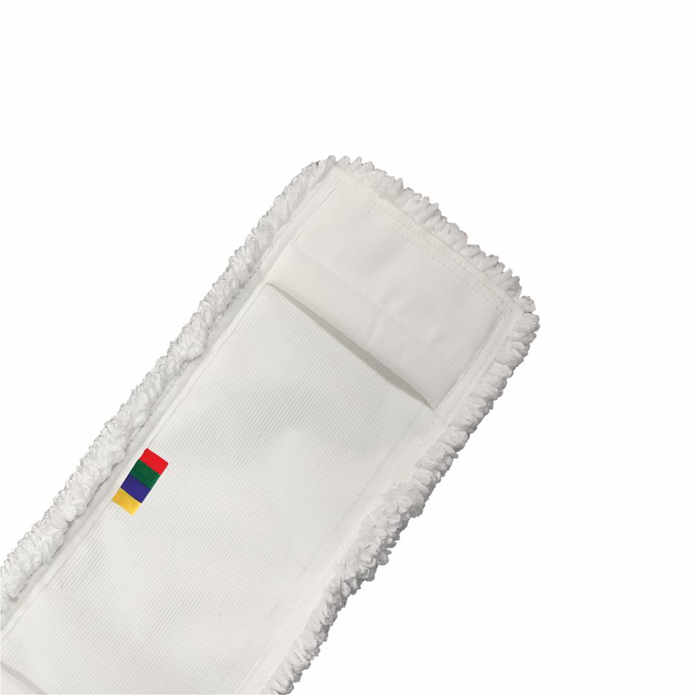 A close-up of the Arcora Micro Easy Db-Fc Mop White With Cover Sheet from Arcora International GmbH, a white, rectangular microfiber mop with textured edges and a small tag with four colored stripes: red, yellow, green, and blue.