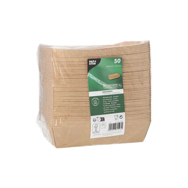 50 braune, rechteckige PAPSTAR GmbH Snacktrays aus Pappe "pure" in Klarsichtfolie mit grün-weißem Frontetikett mit Produktinformationen.