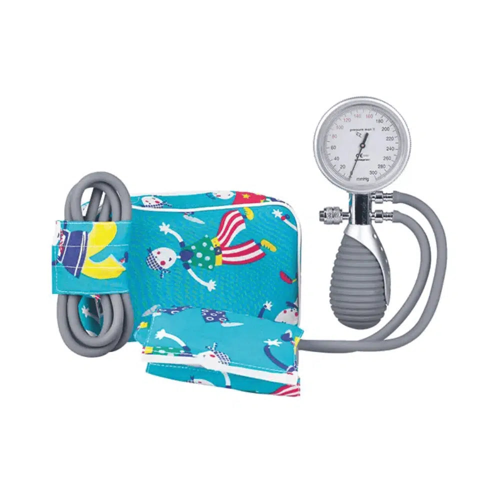 We present the Pressure Man II 2-tube manometer device for children and infants from Servoprax GmbH. This blood pressure cuff for children features a colorful design with clowns and balloons and comes with a manometer, a bulb, and a gray tube. It is perfect for playful yet precise blood pressure measurements in children.