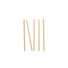 Auf weißem Untergrund sind fünf PAPSTAR Rührstäbchen „pure“ der PAPSTAR GmbH abgebildet, wobei vier Stäbchen vertikal ausgerichtet sind und eines schräg durch die Mitte verläuft.