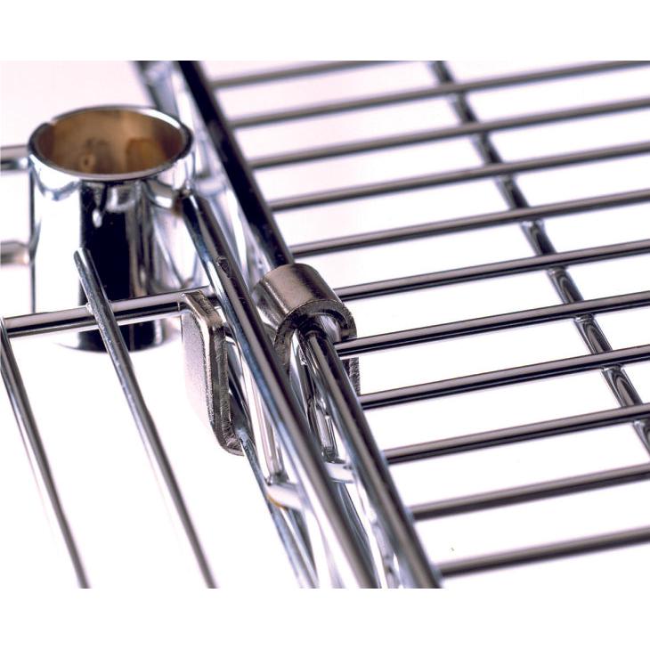 Garchomhairc de chrochadán Novocal "S" do sheilfeanna greille (1 phíosa), a dhaingníonn seilfeanna sreinge cróim-chríochnaithe; sorcóir miotail le feiceáil go páirteach sa chúlra. Foirfe mar réiteach stórála ó Novocal.