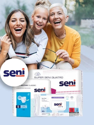 Werbung für Seni Pflegeprodukte. Im oberen Teil des Bildes lachen drei Generationen von Frauen (junges Mädchen, junge Frau, ältere Frau) herzlich in die Kamera. Im unteren Teil sind verschiedene Seni-Produkte zu sehen: Super Seni Quatro Inkontinenzwindeln, Seni Active Classic Pants, Feuchttücher und weitere Pflegeartikel. Links ist das Seni-Logo eingeblendet.