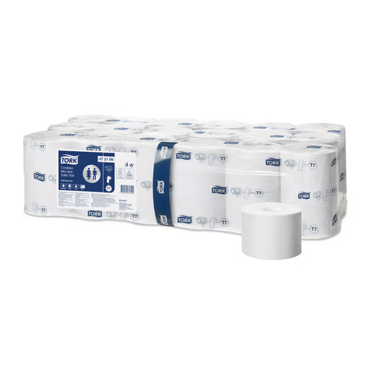 Ausgestellt ist eine Packung Tork 472199 hülsenloses Midi Toilettenpapier Advanced Weiß T7 2-lagig | Karton (36 Rollen) von TORK. Die Rollen sind zylindrisch und weiß, gestapelt in einer durchsichtigen Kunststoffverpackung mit blau-weißer Beschriftung. Eine zusätzliche Rolle liegt zur Präsentation außerhalb der Verpackung.