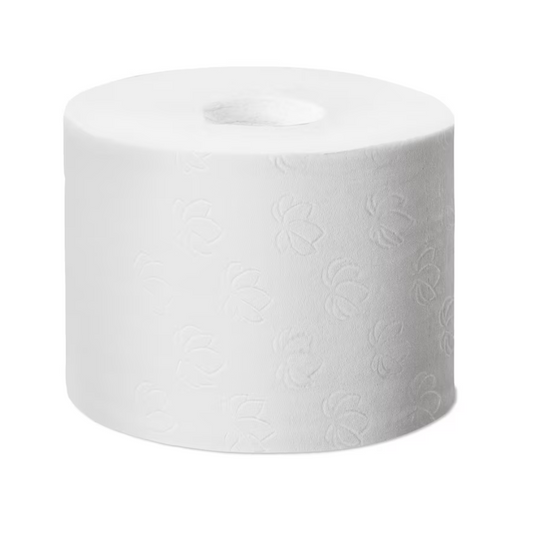 Eine Nahaufnahme einer Rolle TORK Tork 472199 hülsenloses Midi Toilettenpapier Advanced Weiß T7 2-lagig | Karton (36 Rollen) mit einem geprägten Blumenmuster, platziert auf einem schlichten weißen Hintergrund. Die Toilettenpapierrolle steht aufrecht und zeigt einen sichtbaren hohlen Kern in der Mitte.