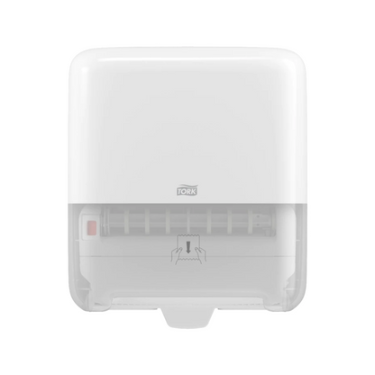 Is dáileoir balla bán é Tork Matic® 551000 do thuáillí páipéir rolla Elevation H1 le bun trédhearcach chun leibhéal a fheiceáil go héasca. Tá lógó TORK – Essity Professional Hygiene Germany GmbH ar an tosaigh chomh maith le léaráid a thaispeánann conas na tuáillí páipéir rolla a tharraingt amach.