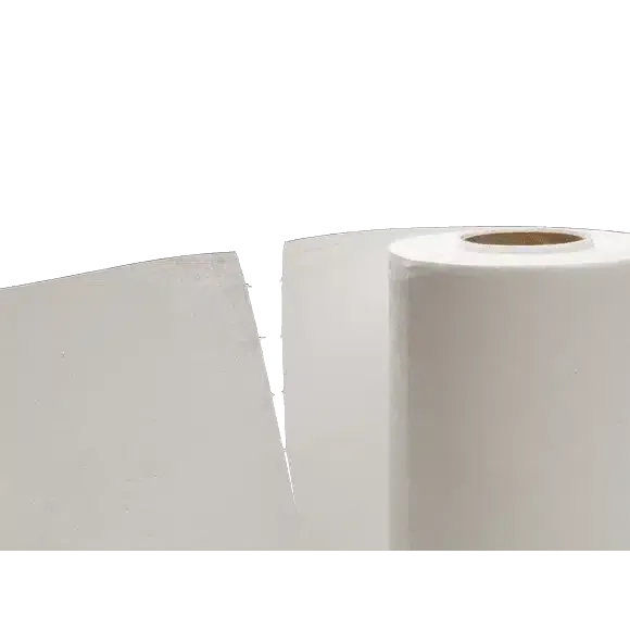 Tá ról mór de Vileda MicroRoll éadach glantacháin as micreashnáithín ina sheasamh go hingearach in aice le bileog mhór dronuilleogach, déanta le teicneolaíocht snáithíní gan teorainn. Tá croí cairtchláir infheicthe ag an ról os comhair cúlra bán gan aon rudaí.