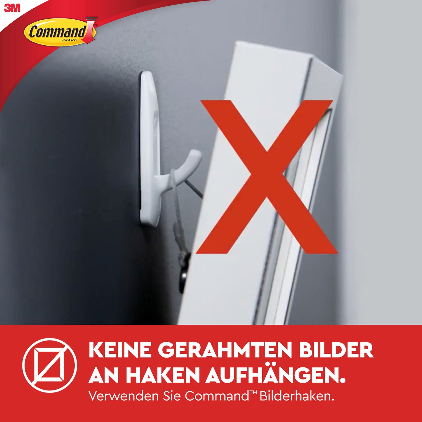 Ein Foto zeigt ein gerahmtes Bild, das an einem Wandhaken mit einem großen roten X hängt. Der deutsche Text rät von der Verwendung von Haken ab und empfiehlt stattdessen 3M Deutschland GmbH Command™ Small Drahthaken, 17067 oder andere selbstklebende Haken.