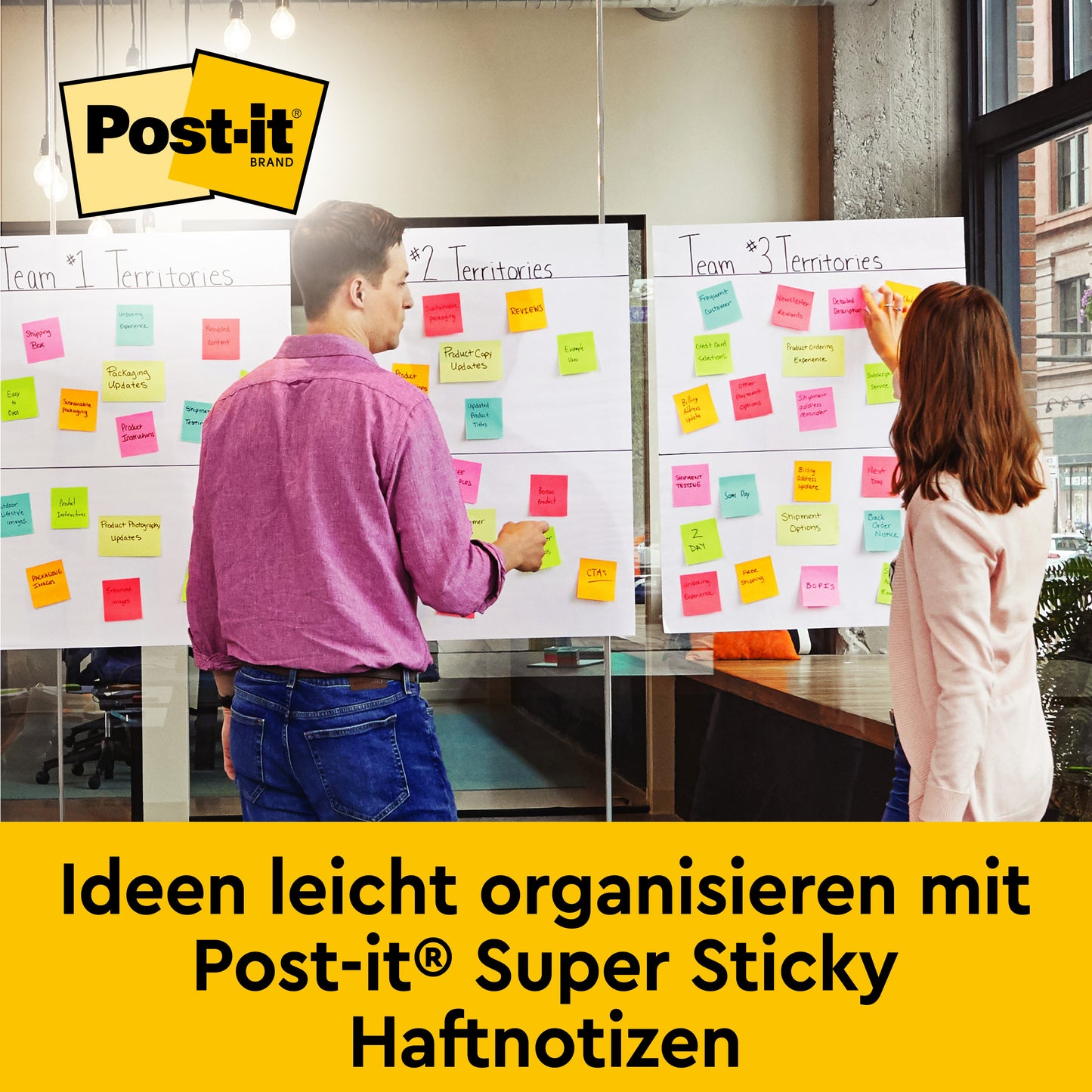 Zwei Personen stehen vor Glaswänden mit bunten Post-it® Zetteln in Rastern. Die Bildunterschrift wirbt für das Organisieren von Ideen mit dem umweltfreundlichen Post-it® Super Sticky selbsthaftendes Recycling Meeting Chart 559RP von 3M Deutschland GmbH.
