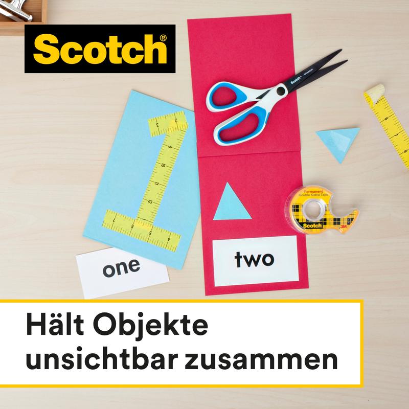 Tá siosúr, rialóir buí agus páipéar ildaite le cruthanna ar dhromchla adhmaid éadrom in aice leis an téip ghreamaitheach dhá thaobh Scotch® (12.7 mm x 7.89 m) le díscríobhaí ó 3M. Ar an téacs Gearmánach: "Coinníonn rudaí dofheicthe le chéile."